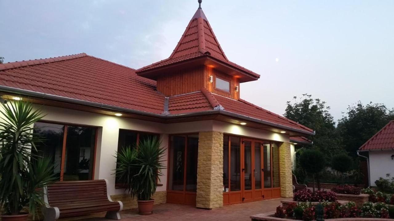Bornemisza Kuria Wellness Resort Tiszabecs Exteriör bild