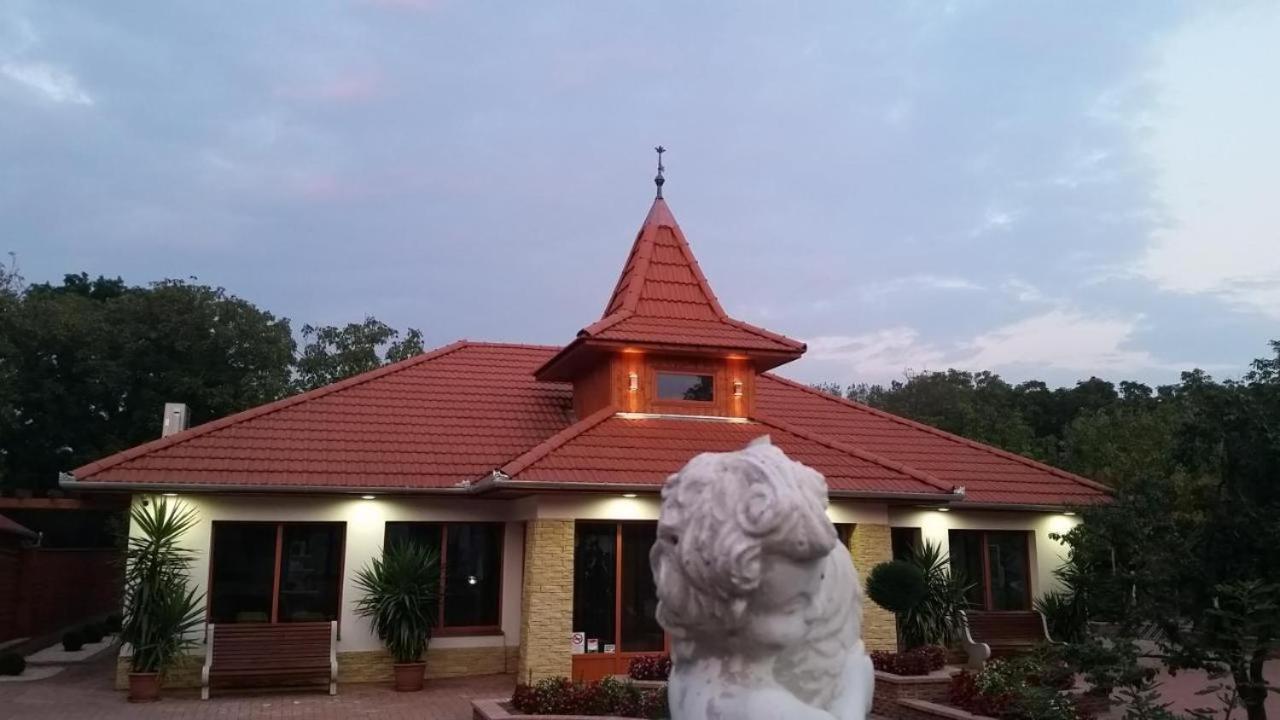 Bornemisza Kuria Wellness Resort Tiszabecs Exteriör bild