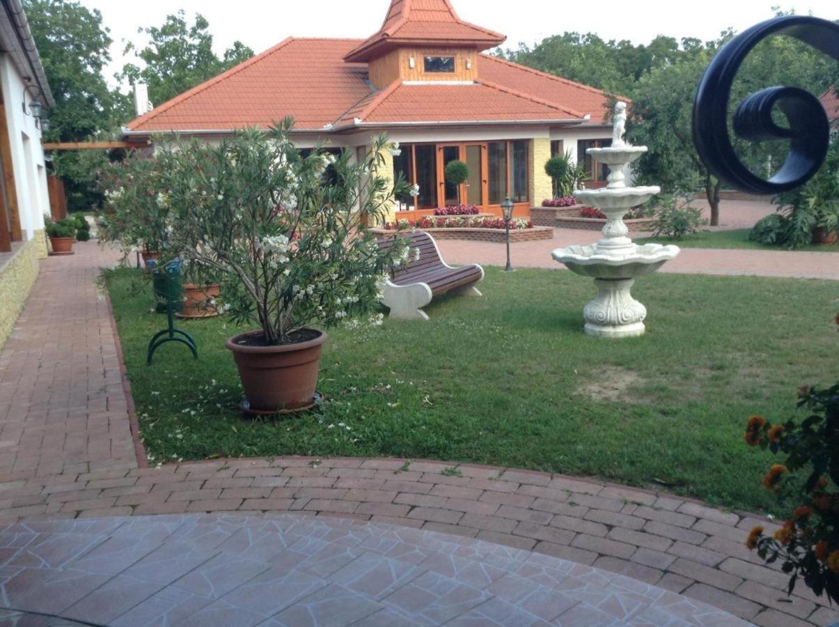 Bornemisza Kuria Wellness Resort Tiszabecs Exteriör bild