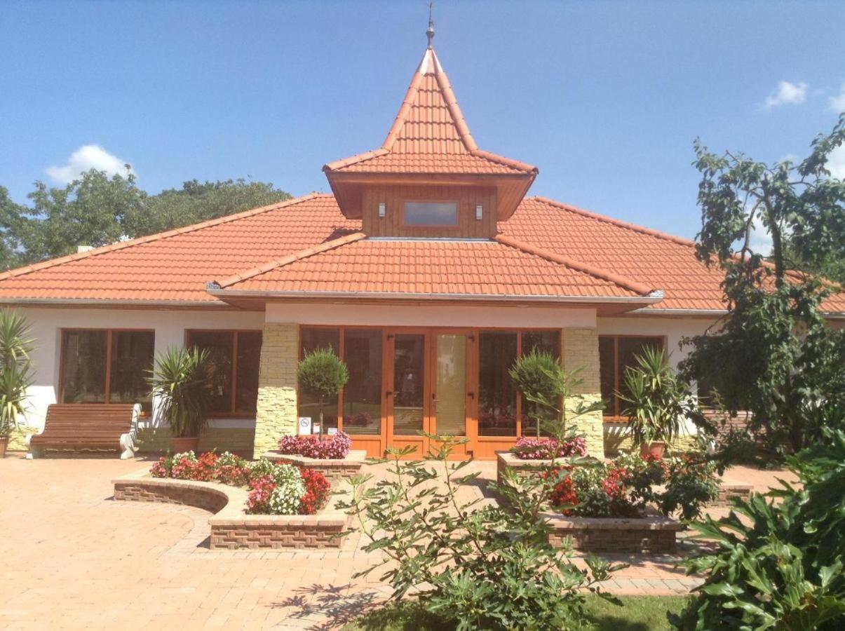 Bornemisza Kuria Wellness Resort Tiszabecs Exteriör bild